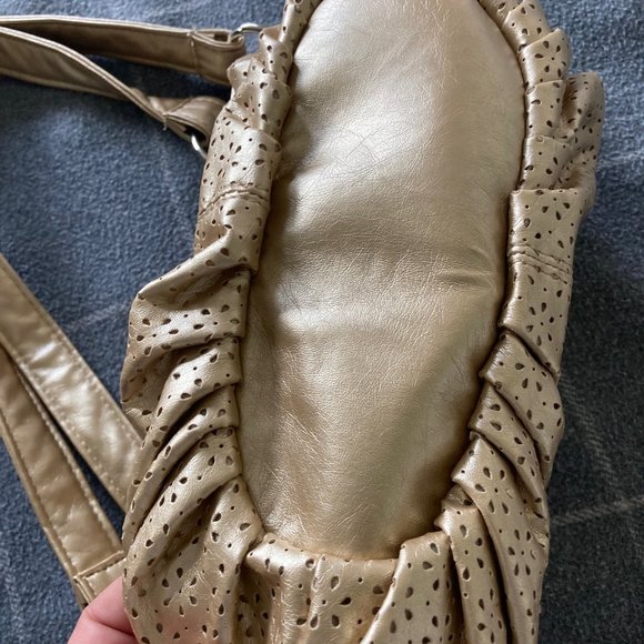 Gold shoulder bag - Picture 2 of 8